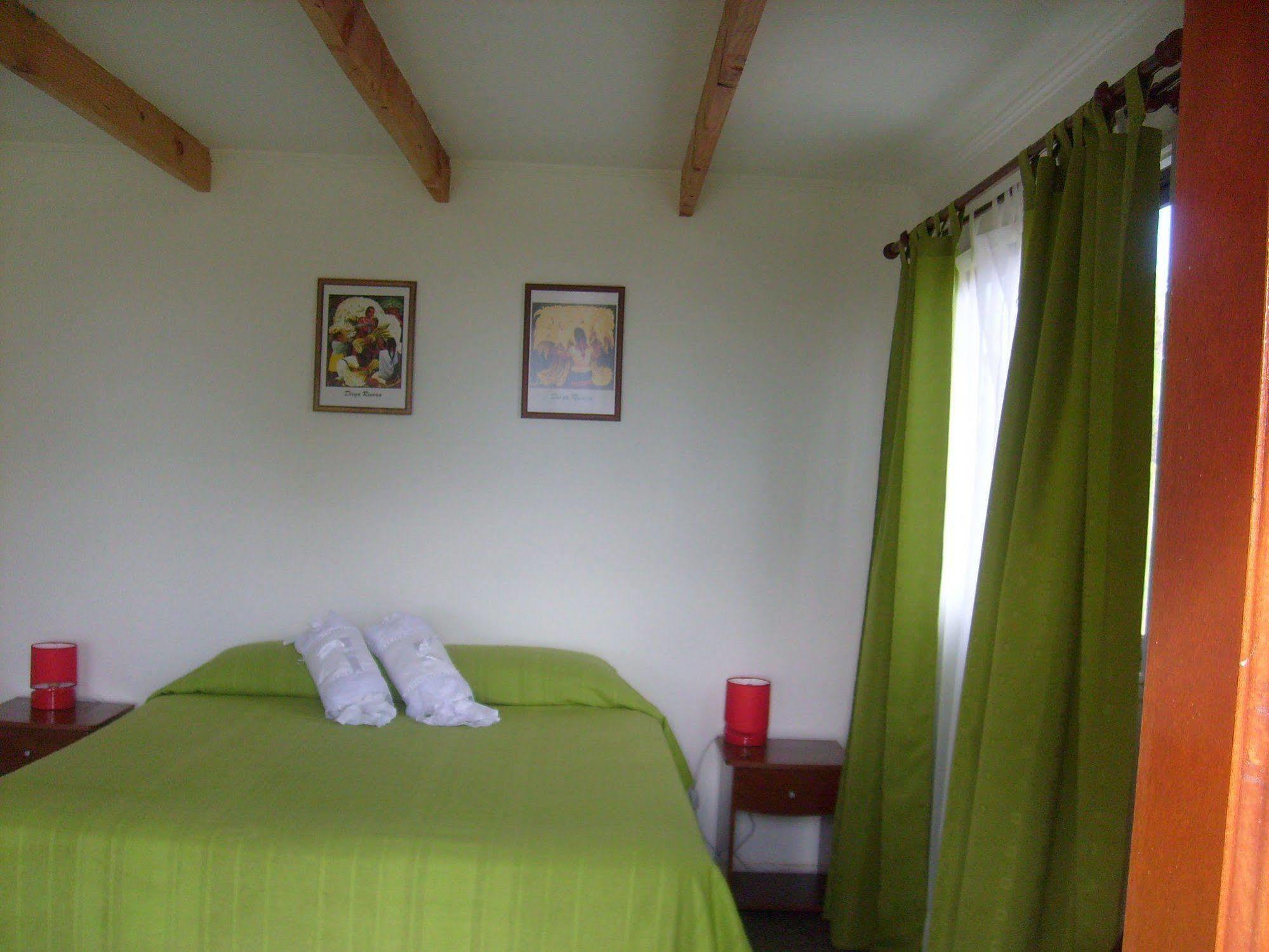 Hostal Sunset Hanga Roa Bagian luar foto