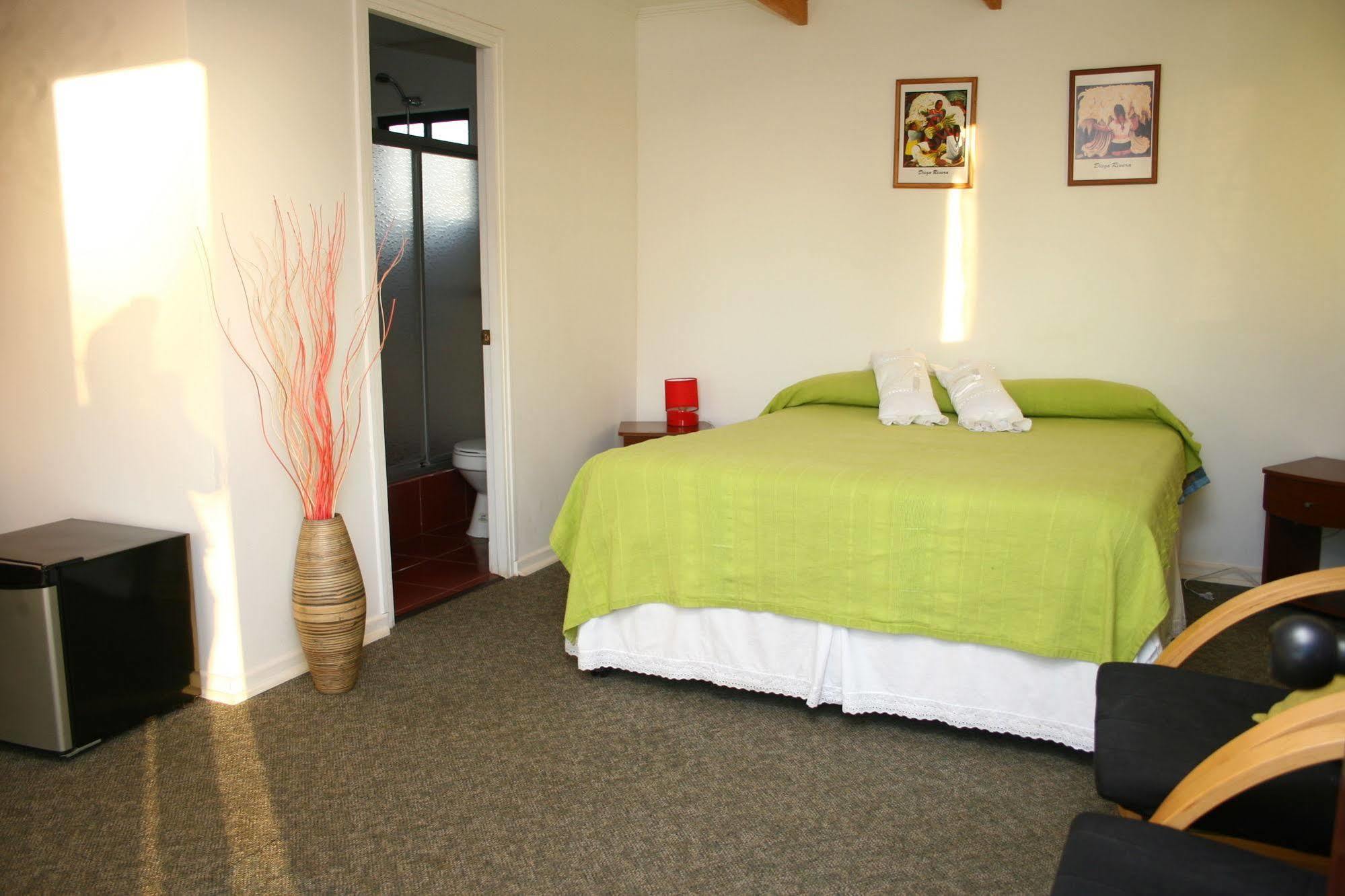Hostal Sunset Hanga Roa Bagian luar foto
